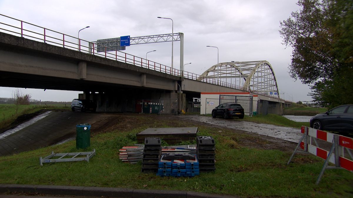 Boosheid en frustratie na langere sluiting Tholensebrug: 'Dit gaat me geld kosten'