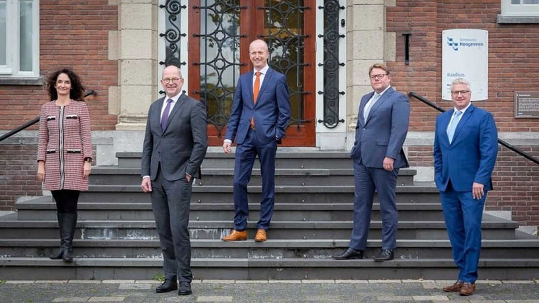 Tabak, Loohuis, Ten Kate, Reneman en Zwiers (vlnr.) vormen het zakencollege in Hoogeveen