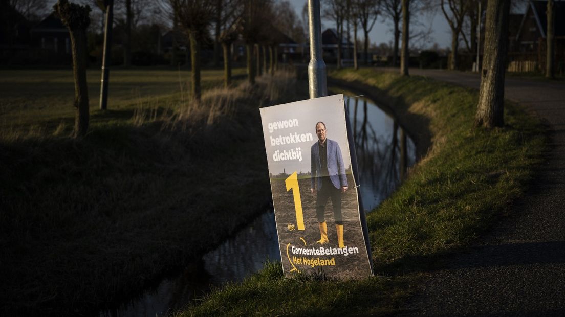 Wethouder Eltjo Dijkhuis van Gemeentebelangen Het Hogeland op een poster tijdens de gemeenteraadsverkiezingen