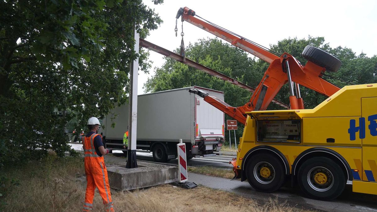 Opnieuw botst vrachtwagen op hoogteportaal op Kelperbrug, provincie neemt nieuwe maatregelen