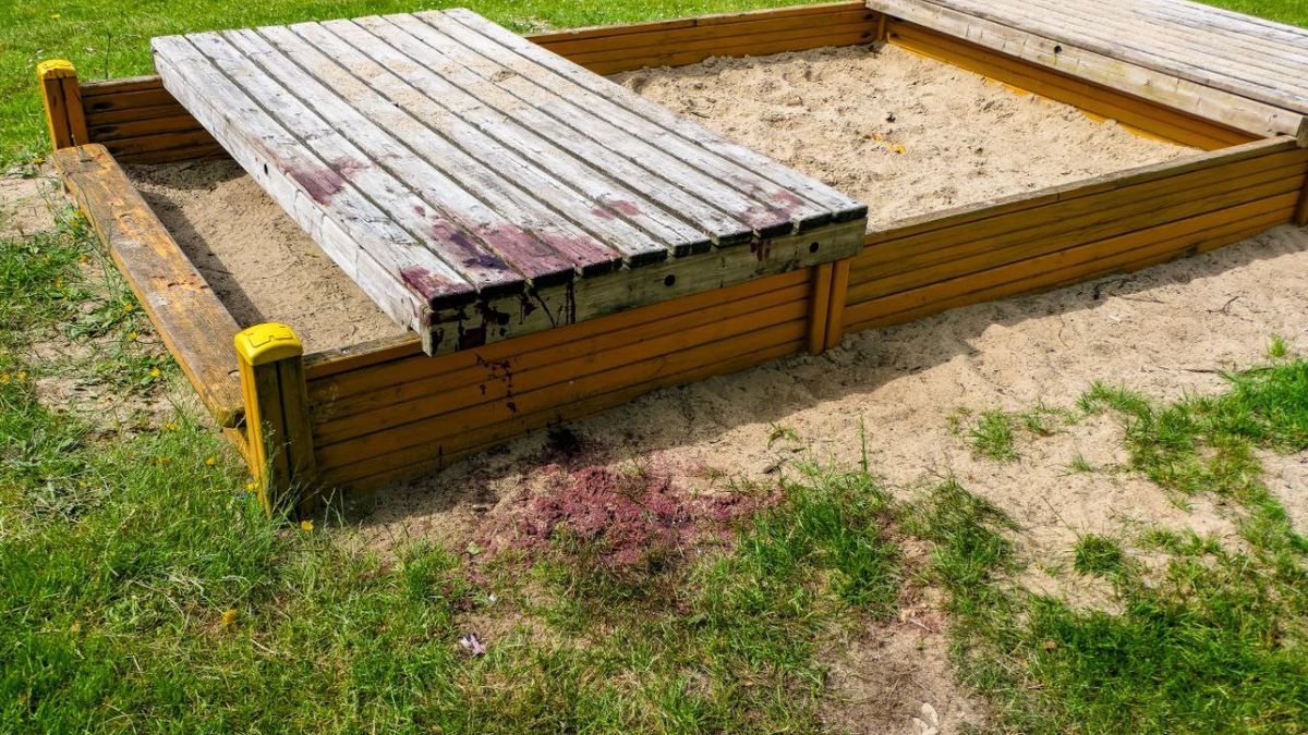 112 Nieuws: Bloedsporen in Enschede, man (37) ernstig gewond | Dronken automobilist raakt van de weg