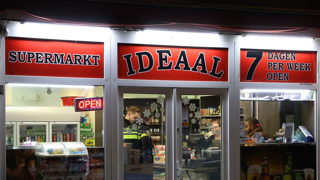 Een avondwinkel werd woensdagavond in Den Haag overvallen