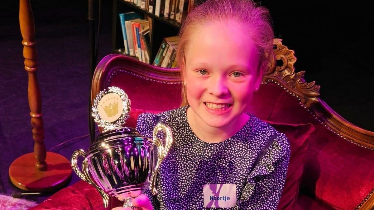 Bijna de beste van het land: Noortje (11) uit Ommen tweede bij Nationale Voorleeswedstrijd
