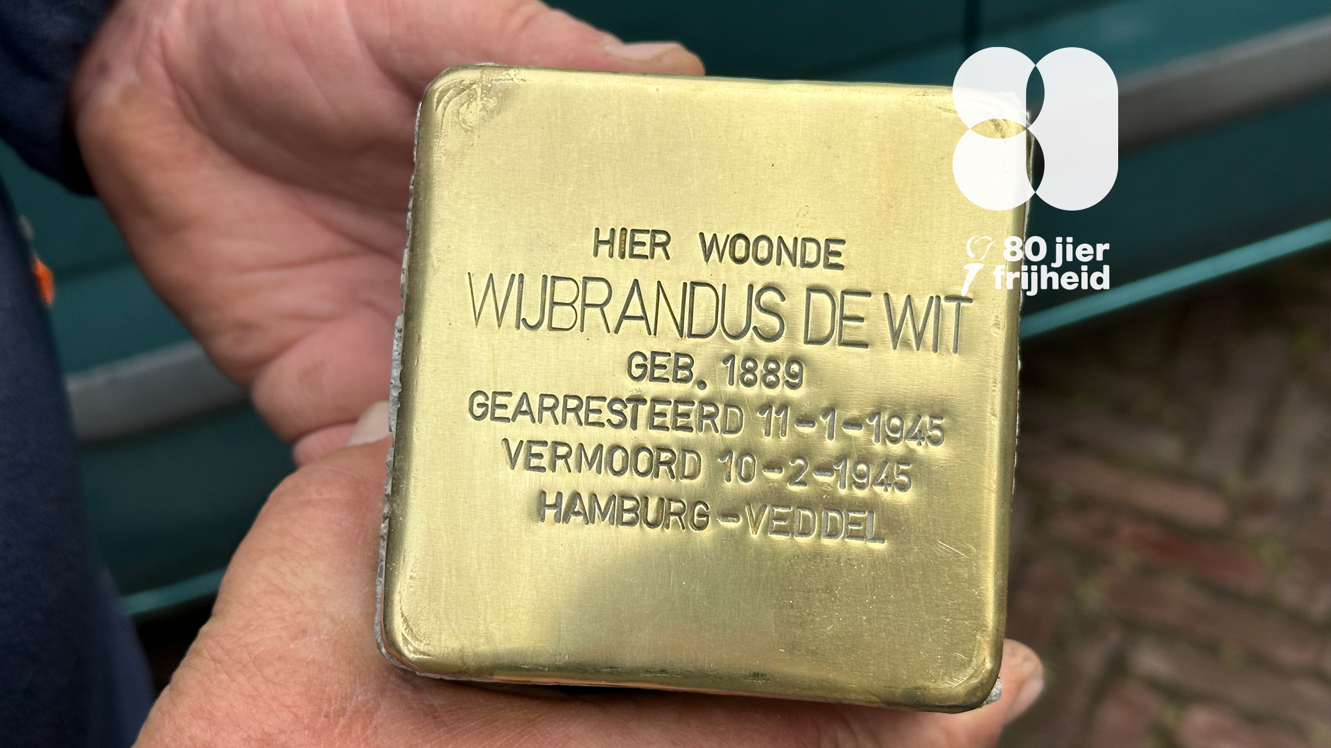 Harnzer fersetshelden eare mei stroffelstiennen: "Dankbaar voor gigantische vrijheid"