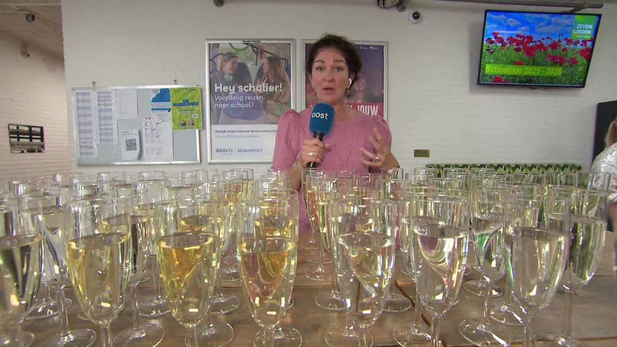 Feest bij de geslaagde leerlingen van het Zeven Linden College in Dedemsvaart.
