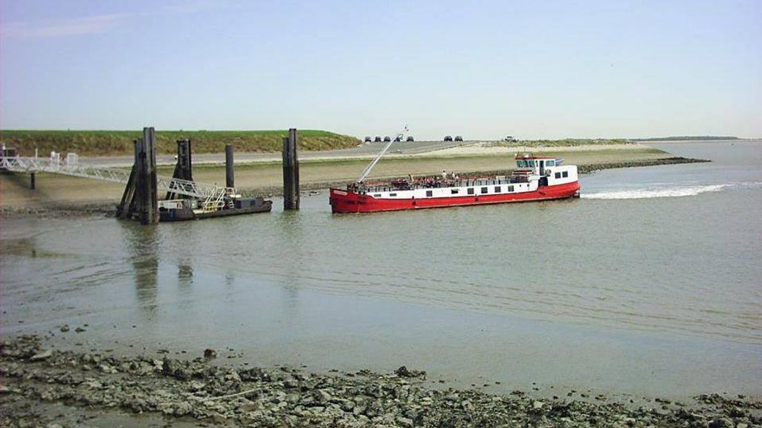 Pontje heeft veel last van dichtslibben haven Perkpolder