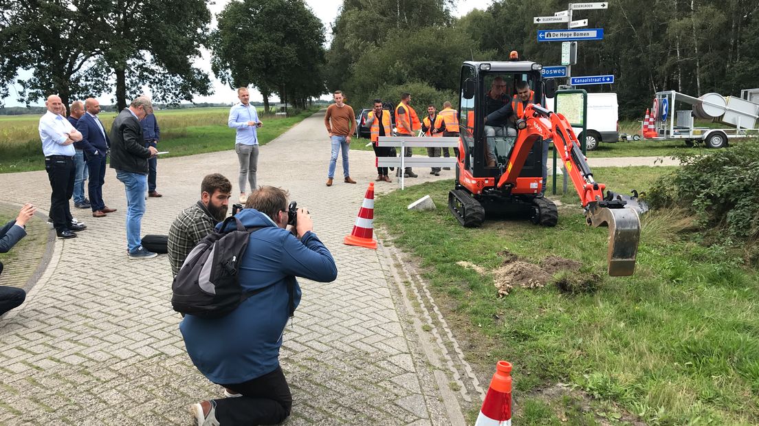 De officiële start van de aanleg van glasvezel in Borger-Odoorn
(Rechten: Steven Stegen / RTV Drenthe)