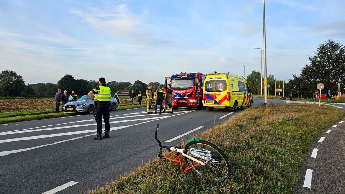 De Haaksbergerstraat in Enschede is afgesloten na aanrijding.