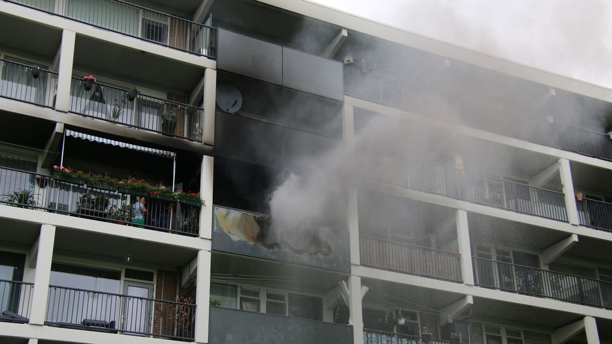 Uitslaande brand in flat Hellevoetsluis geblust