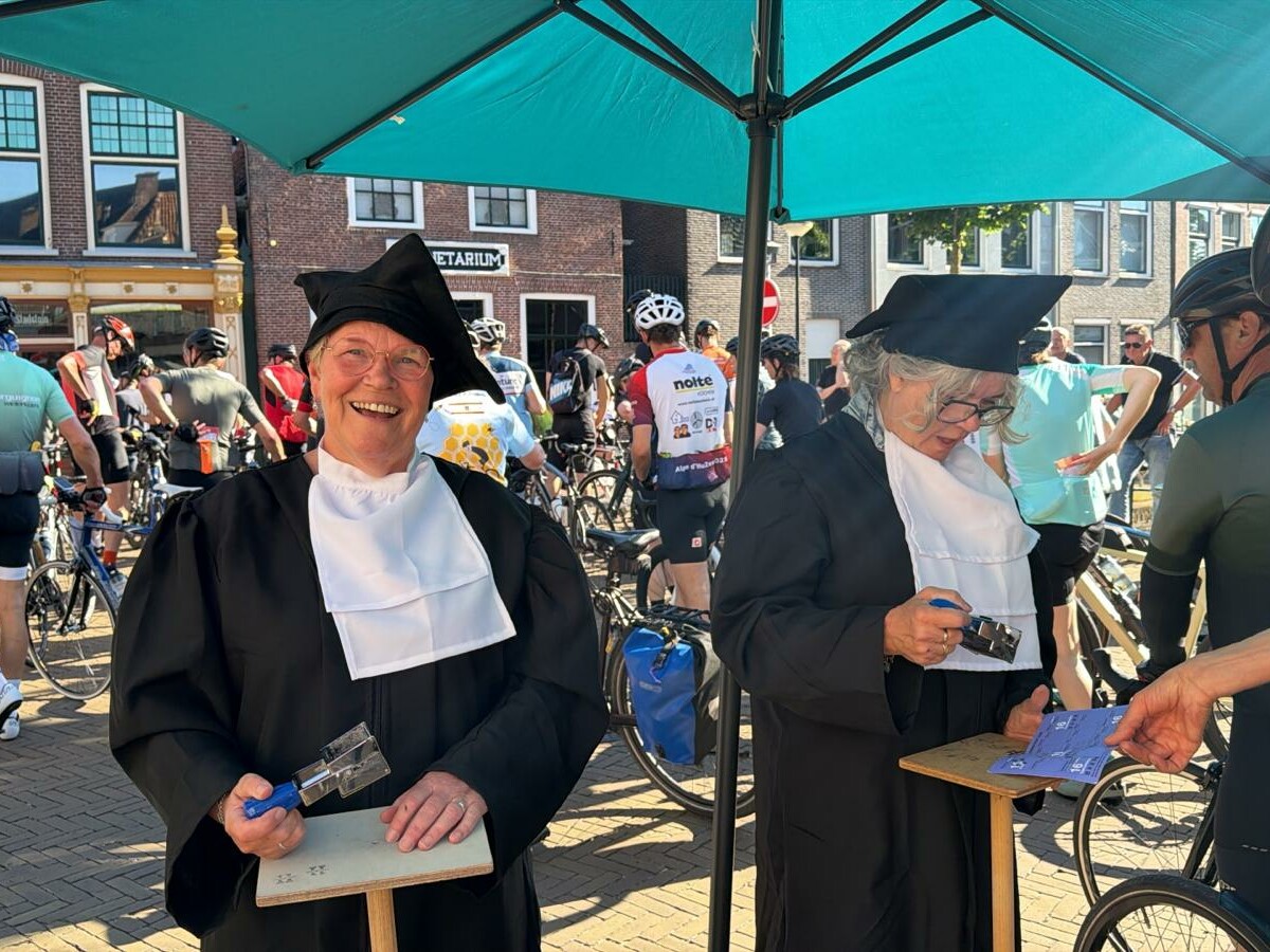 De professoren met de stempel in de hand