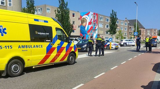 112 nieuws: Voetganger gewond in Enschede na aanrijding op zebrapad. 112 nieuws: Voetganger gewond in Enschede na aanrijding op zebrapad.
