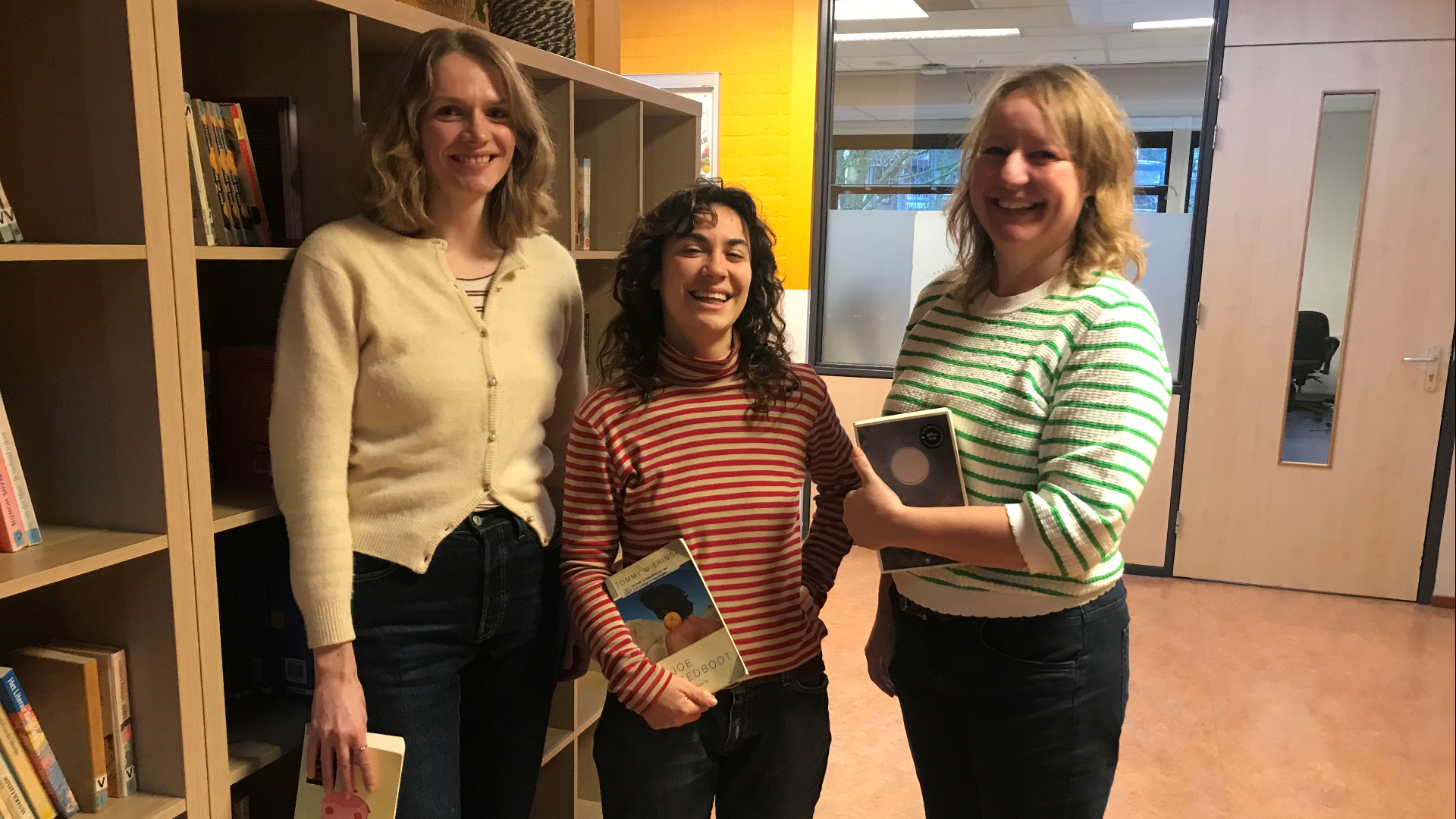 Studenten Lisette en Malvina en Marjolein op het Cals College in Nieuwegein