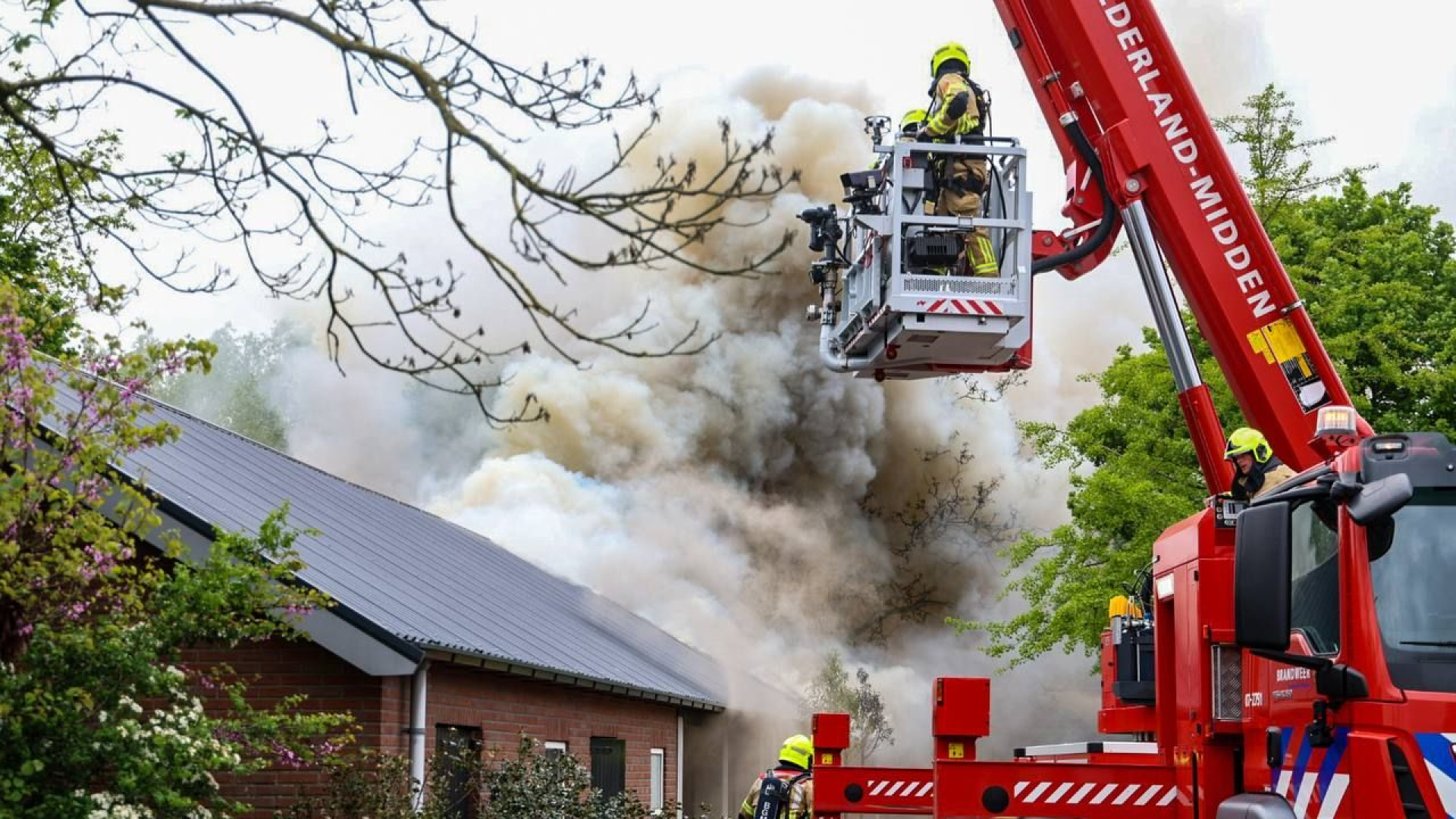 Veel rook bij schuurbrand in Lunteren