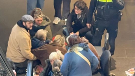 Bejaarden vallen van roltrap in Maastricht: gewond naar ziekenhuis Nieuws