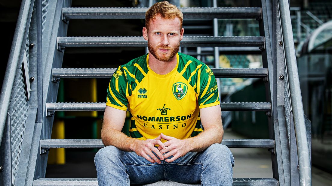 Jort van der Sande tijdens presentatie ADO Den Haag
