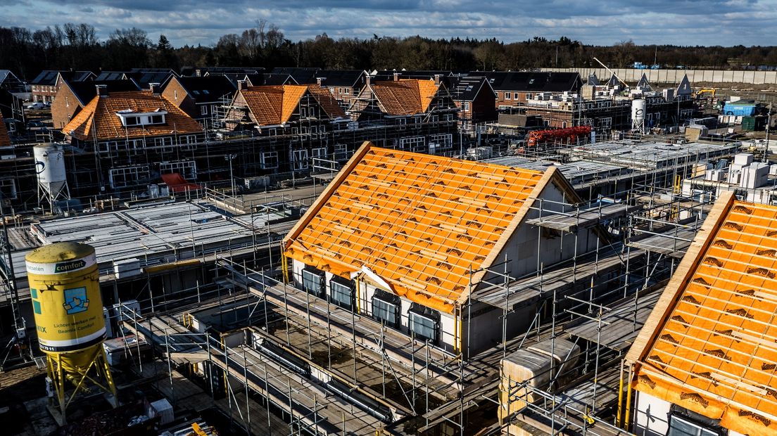 Een nieuwbouwwijk in aanbouw op archiefbeeld