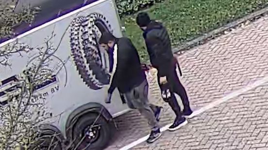 Gestolen aanhanger uit Lochem duikt dagen later op achter zwarte VW Caddy