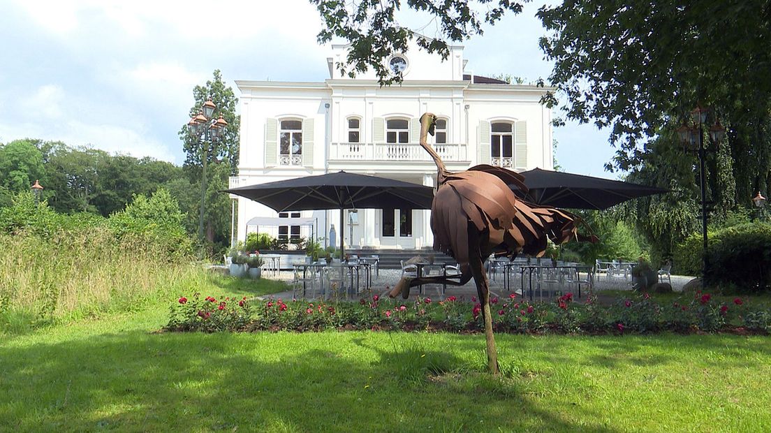 Beeldende kunst binnen en buiten de villa op de Palz.