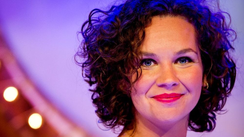 Cabaretière Sara Kroos zegt optredens af: ze is ziek - Omroep Gelderland