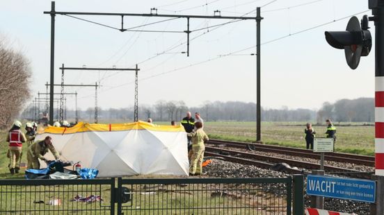 112 Nieuws: treinverkeer tussen Zwolle en Hoogeveen hervat na aanrijding.