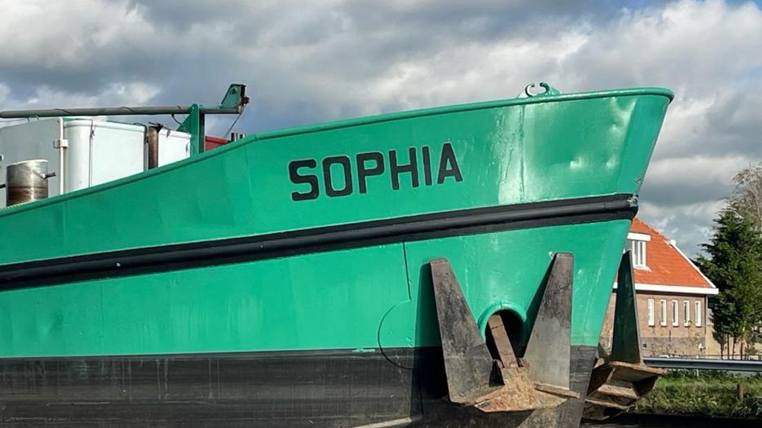 Het bewuste schip heeft een aantal deuken opgelopen