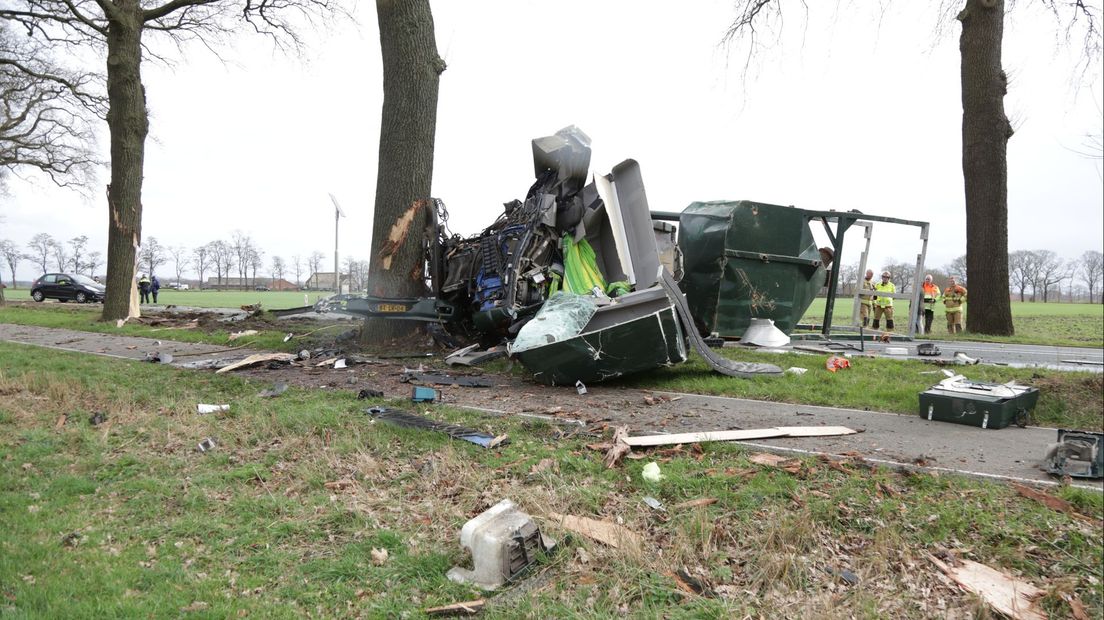 Vrachtwagen veroorzaakt ravage op de N346 bij Lochem