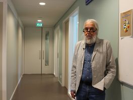 Hein van Bommel (73) geeft al 50 jaar met plezier les: 'Anders doe ik het niet hé, ik ben al 8,5 jaar met pensioen'