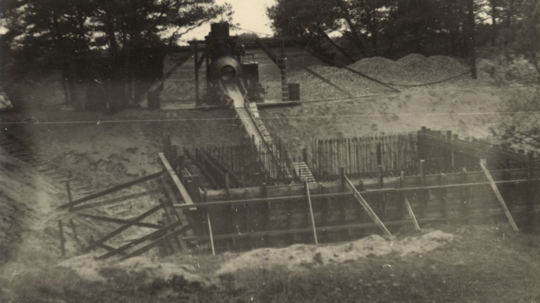 De schuilkelder van Helene Kröller-Müller in Otterlo is donderdagochtend voor het eerst open voor publiek. Nog voor de Tweede Wereldoorlog wordt er een schuilkelder gebouwd bij het museum waar de kunstcollectie wordt ondergebracht, veilig verborgen voor de Duitsers en bombardementen.