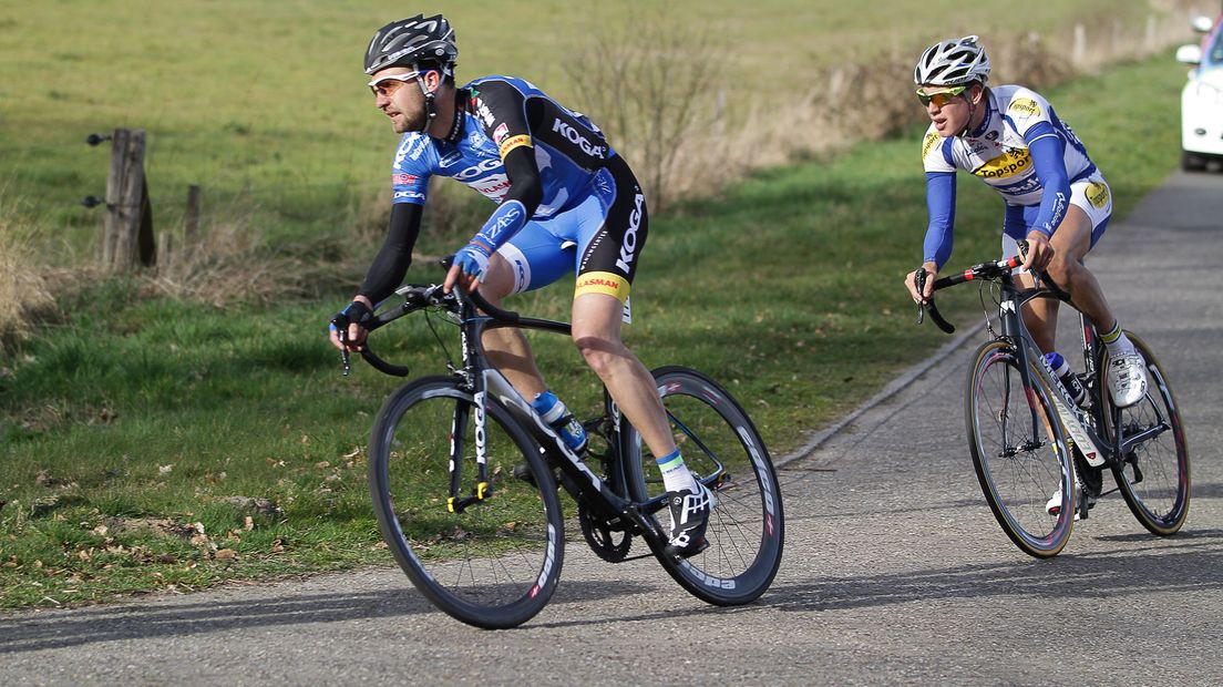 Van den Berg, hier nog op de fiets, in de kleuren van het Koga Cycling Team