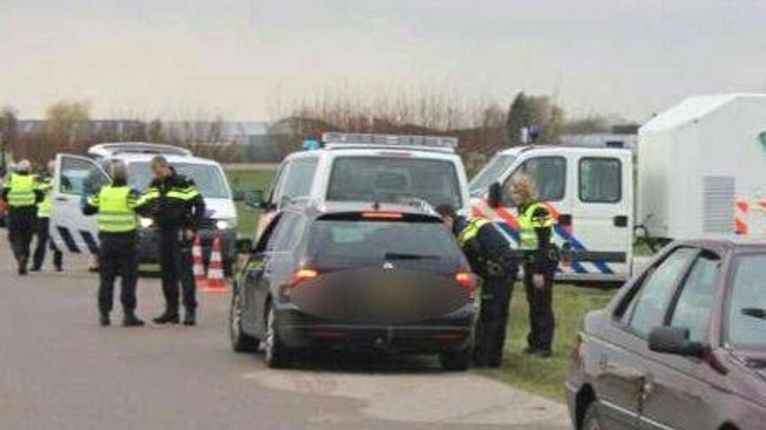 Politie zet Tholen op slot: dertien auto’s ingenomen