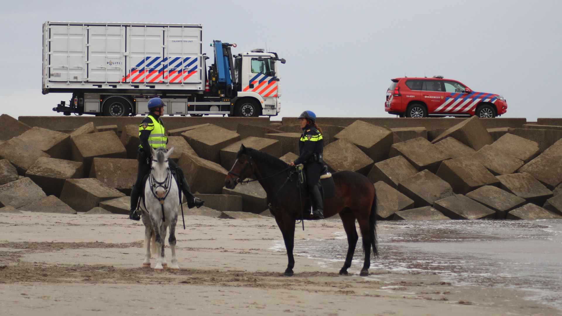 Zoektocht Vermiste Surfer Gestaakt: Niets Gevonden Bij Noordelijk ...