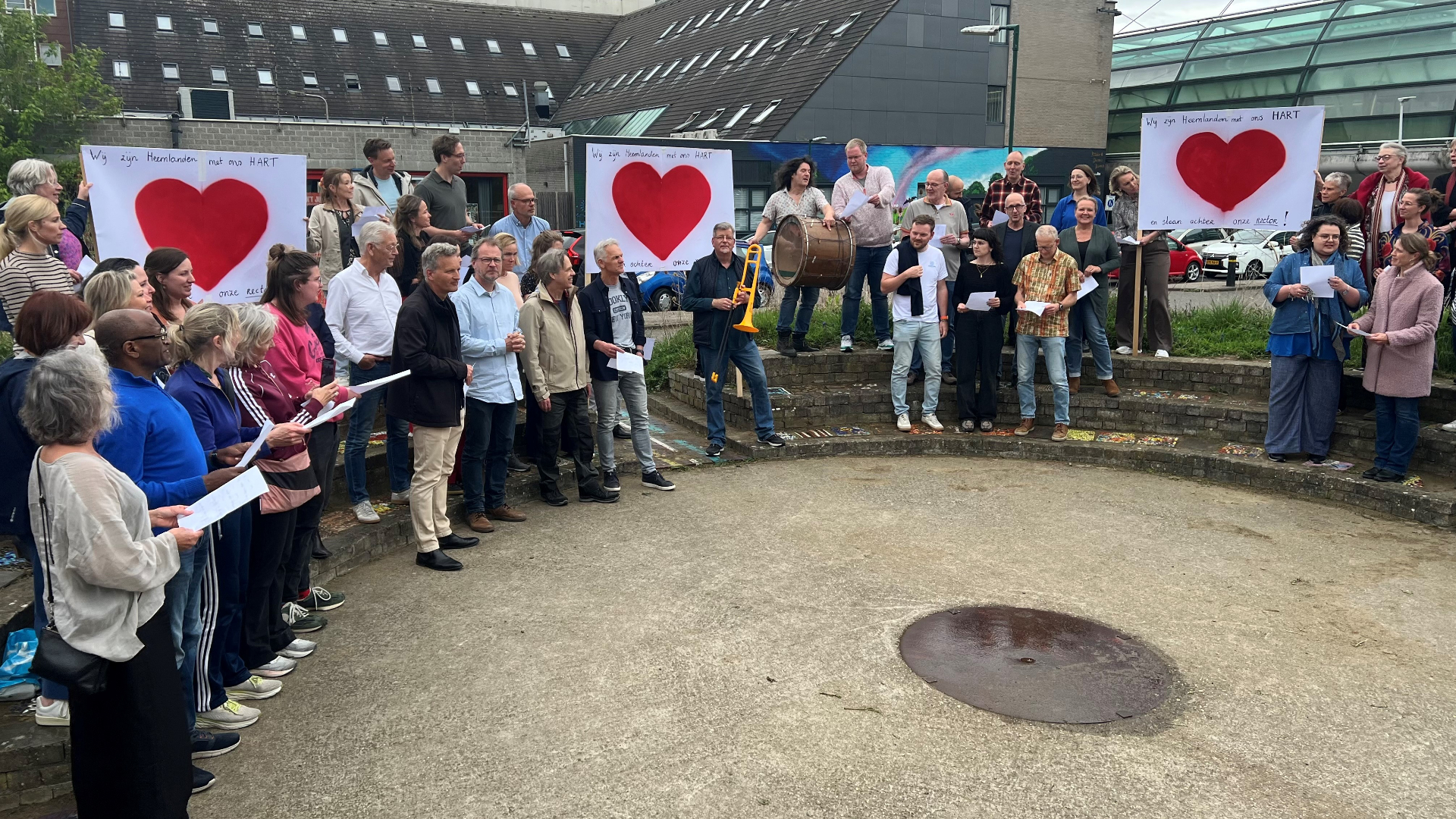 Boze medewerkers Houtense school eisen aftreden bestuurder tijdens protest