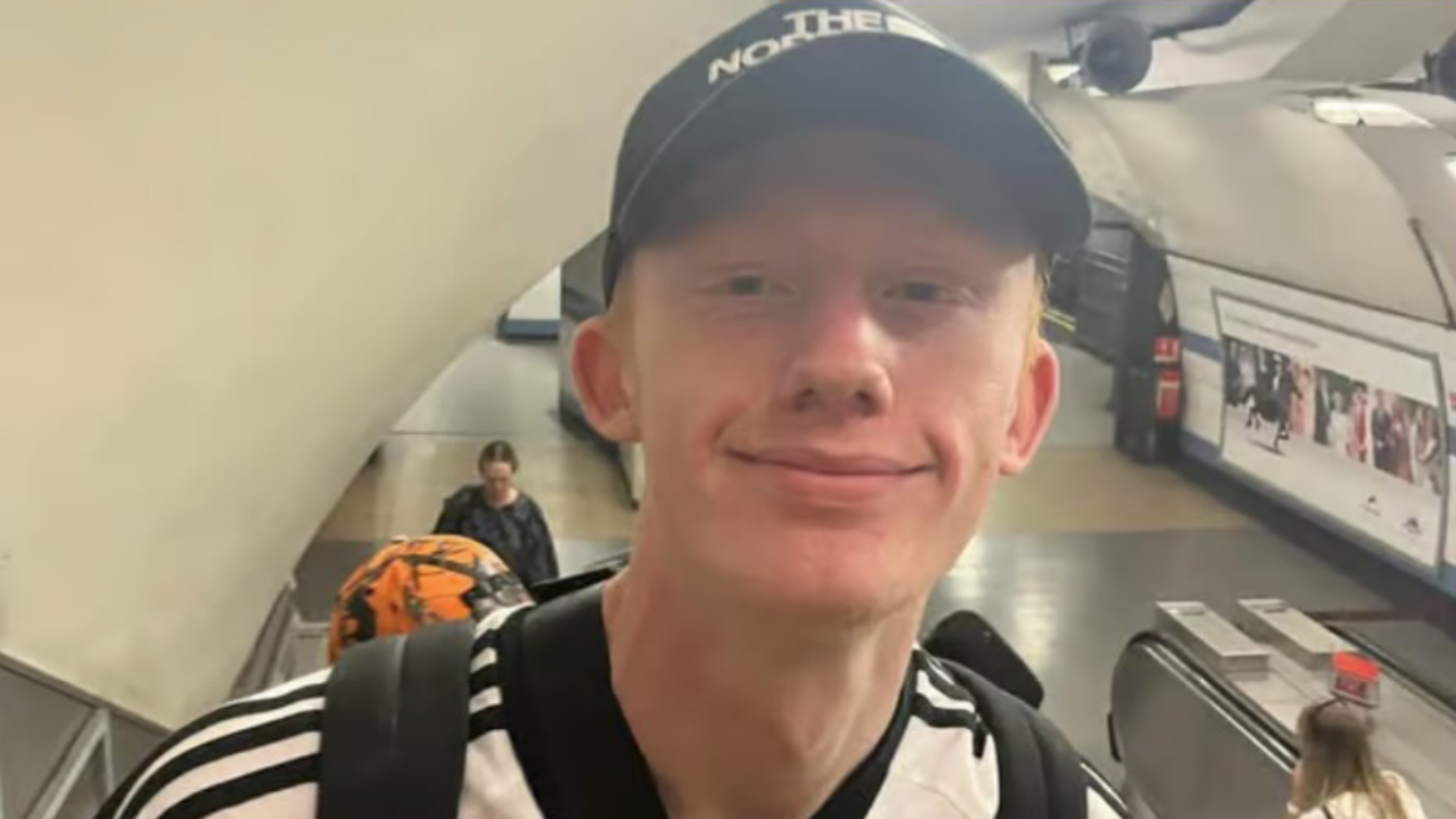 Bradley komt uit Engeland en is voor het laatst gezien op de Maasboulevard.