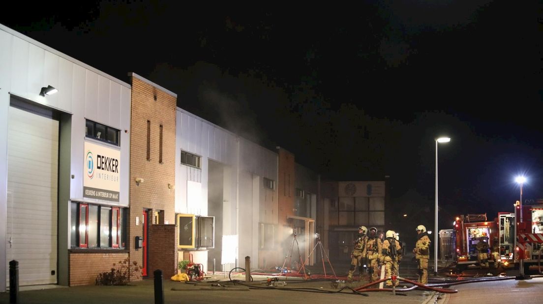 Brand in bedrijfsverzamelgebouw in Wierden