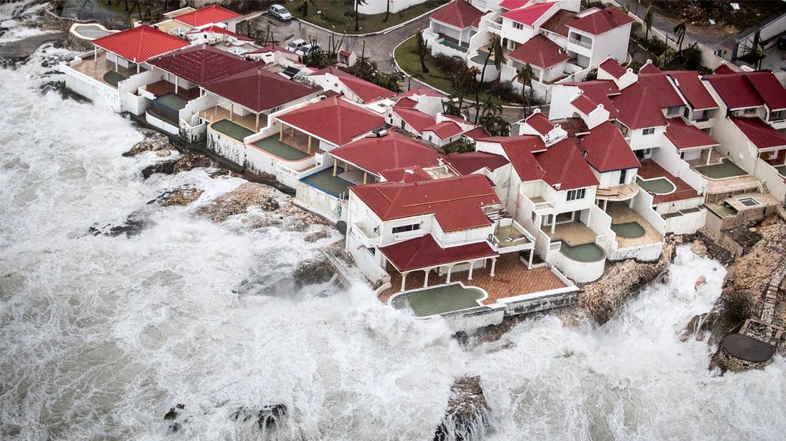 Luchtfoto van de schade op Sint-Maarten door orkaan Irma. 