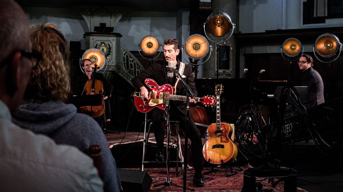 Het akoestische geluid van het strijkkwartet, Danny Vera op gitaar en de vleugel kwam goed tot zijn recht in de Oostkerk.
