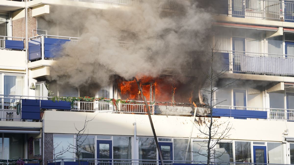 Brand in flat in Assen geblust, meerdere woningen onbewoonbaar