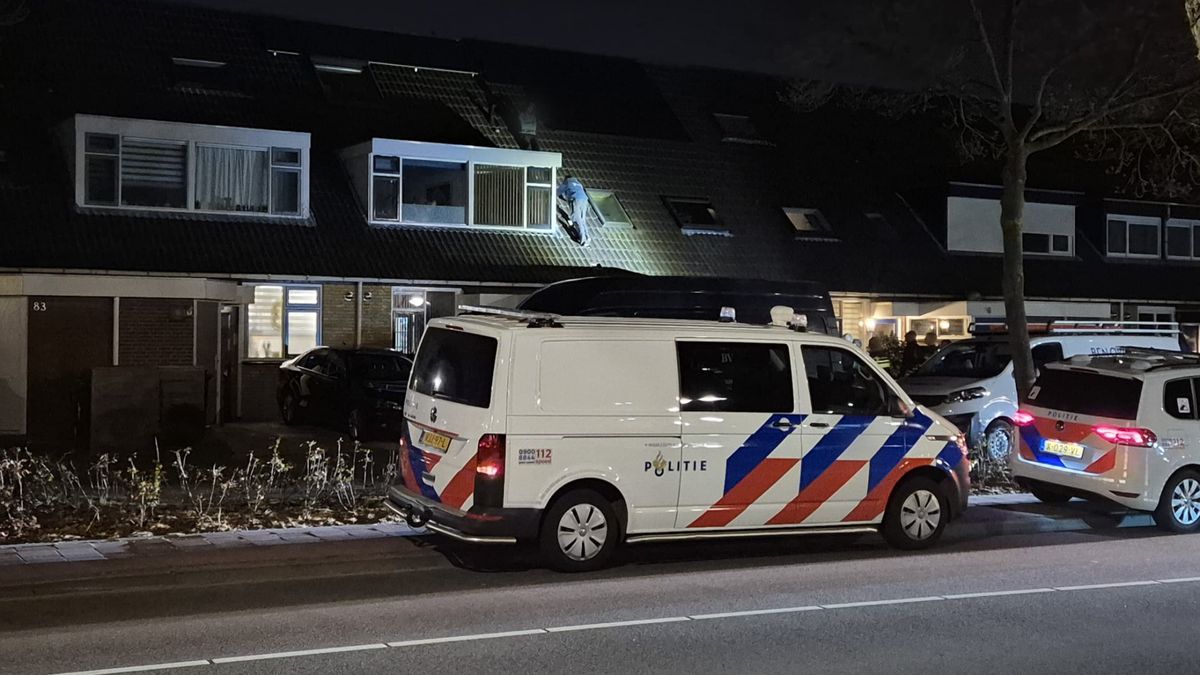 Man klimt dak op en zet buurt urenlang op stelten, arrestatieteam grijpt in