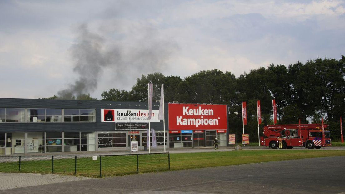 Brand bij Keuken Kampioen in Emmen (Rechten: Van Oost Media)