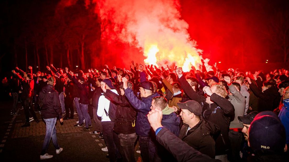 Supporters afgelopen vrijdag bij stadion De Vijverberg van De Graafschap.