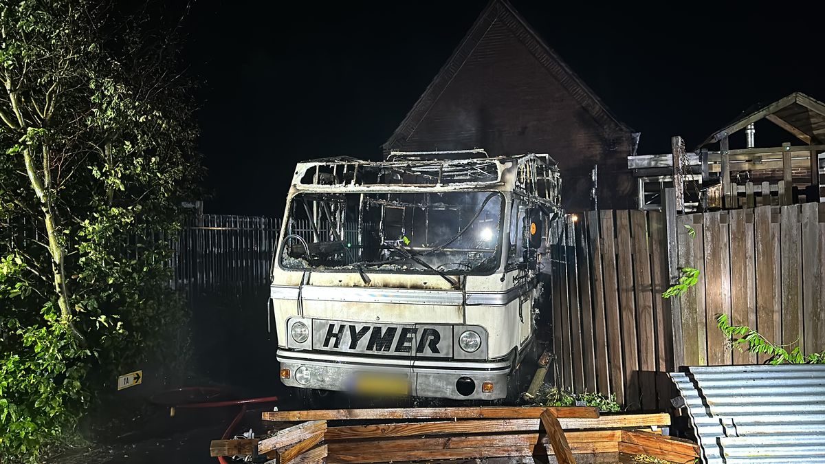 Geparkeerde camper in Sevenum verwoest door brand
