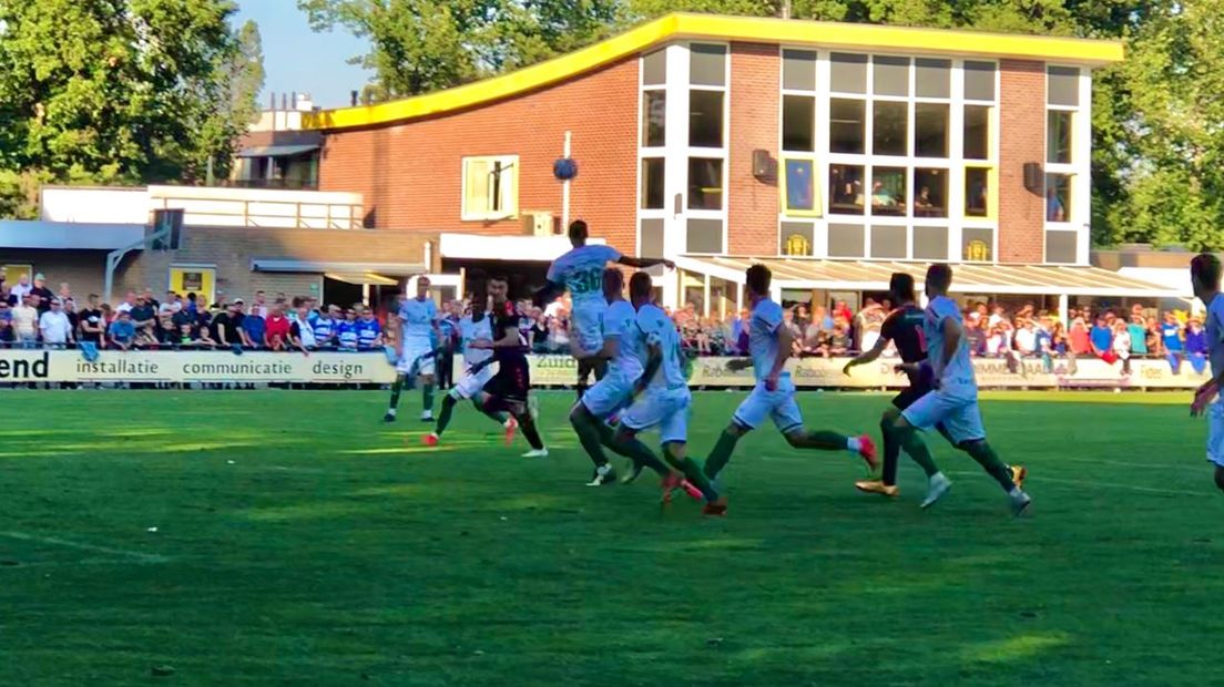 FC Emmen in de aanval (Rechten: RTV Drenthe/René Posthuma)