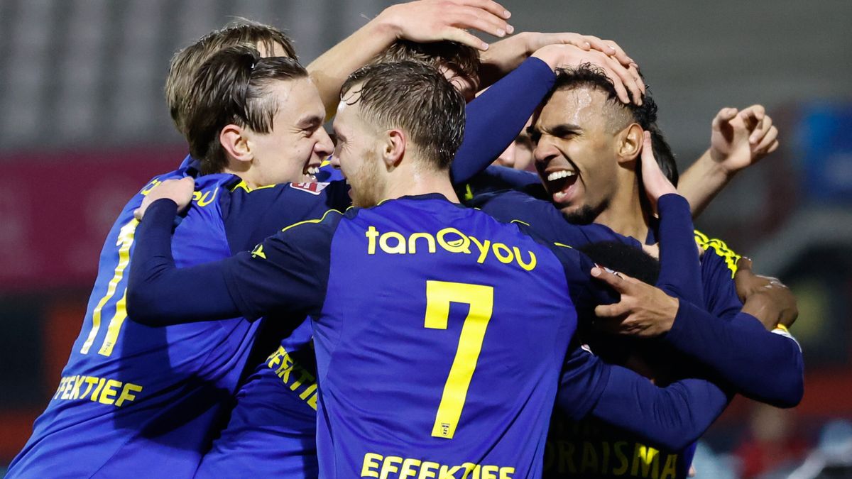 LIVE | Ichem Ferrah maakt de bevrijdende goal voor Cambuur (0-1)