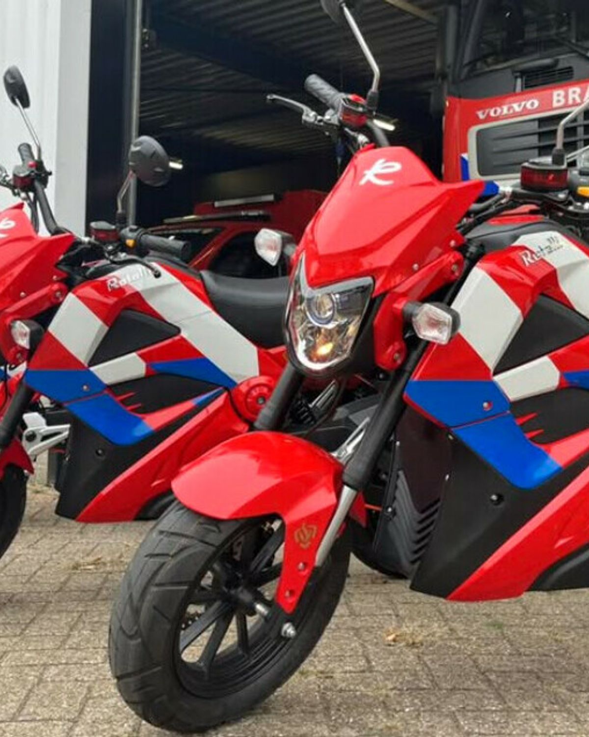 Brandweer Krijgt Drie Elektrische Scooters Omroep Zeeland Brandweer Krijgt Drie Elektrische Scooters Omroep Zeeland