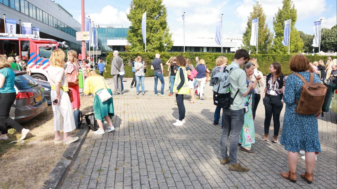 Alle mensen die gisteren in het pand waren, moesten halsoverkop naar buiten.