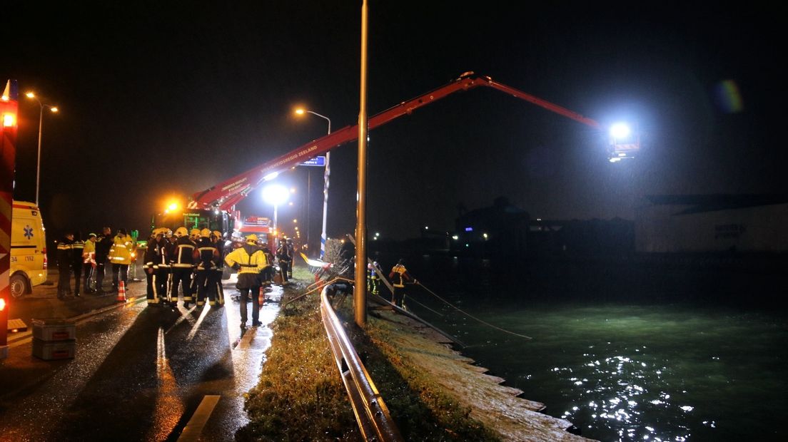 Inzittende uit auto te water gehaald