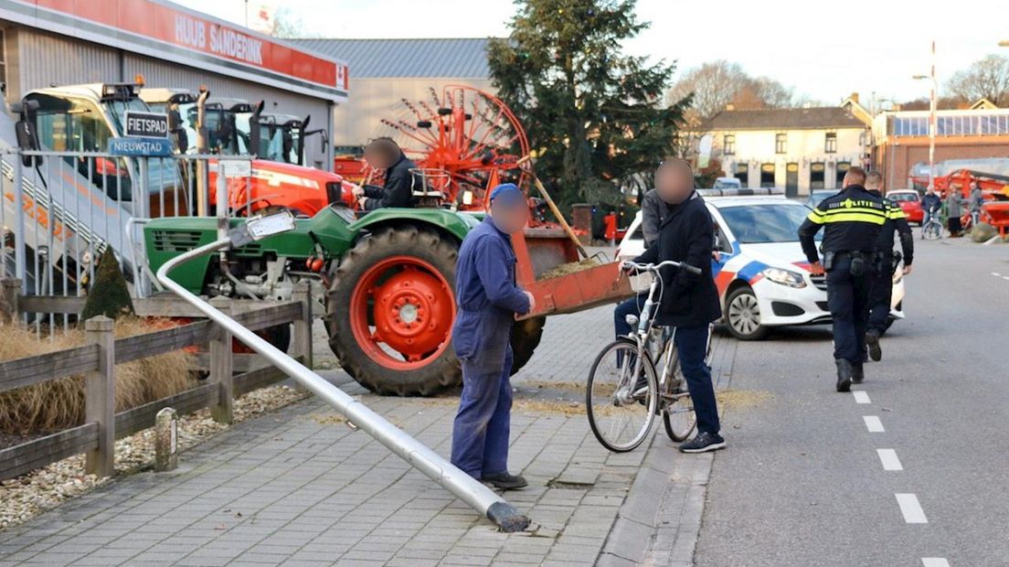 Man gewond bij ongeluk met trekker in Ootmarsum