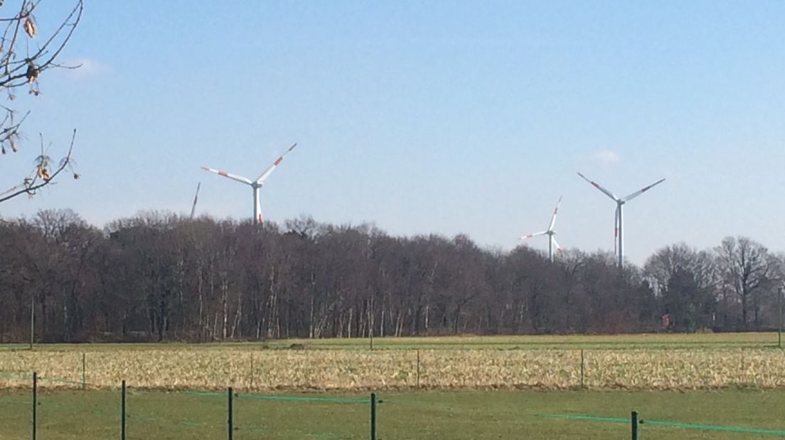 De windmolens in Duitsland, net over de grens bij Weijerswold (Rechten: Berton van Balveren / RTV Drenthe)