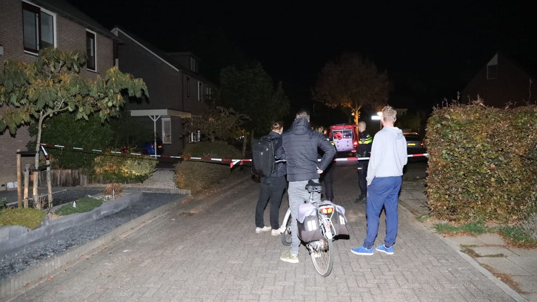 In Doetinchem zijn maandagavond zes huizen ontruimd omdat er een vreemde lucht uit het riool kwam. Het ging om huizen aan de Gerstdreef, een straat in het westen van de stad tegen de N813 aan.