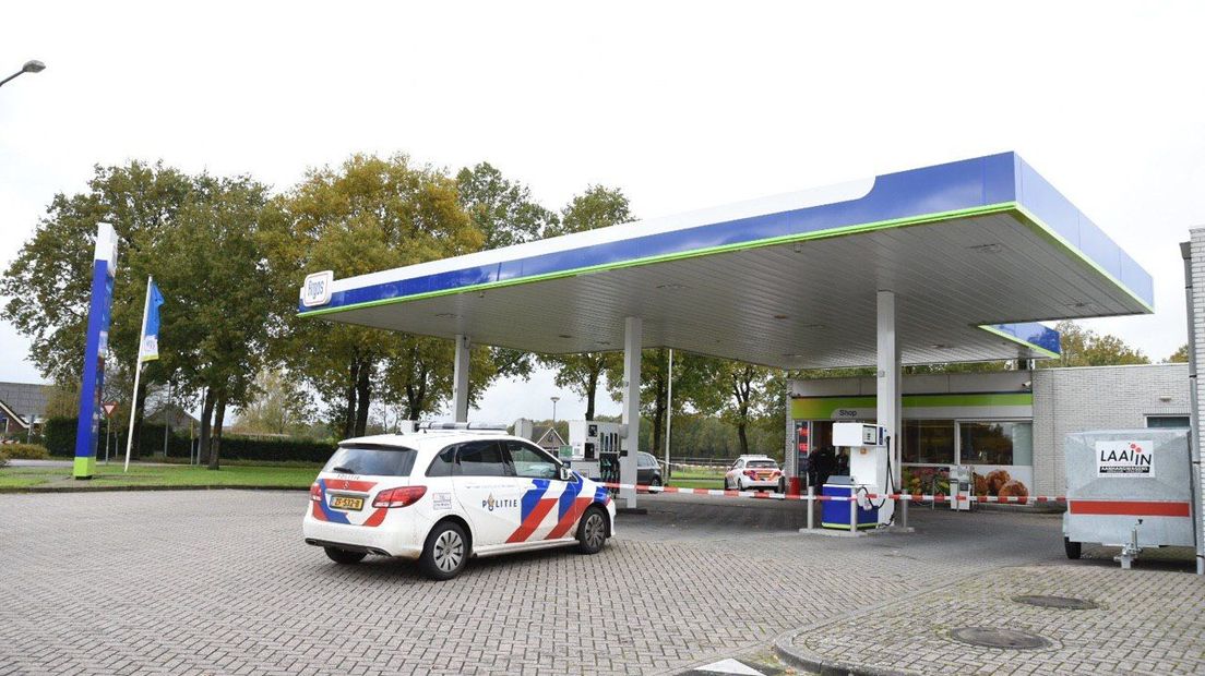 De overval gebeurde op een tankstation (Rechten: De Vries Media)